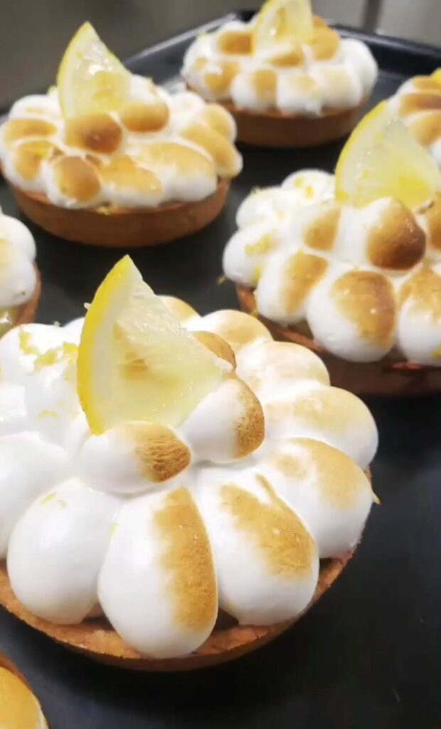 Tartelettes au citron meringuées, meringue dorée