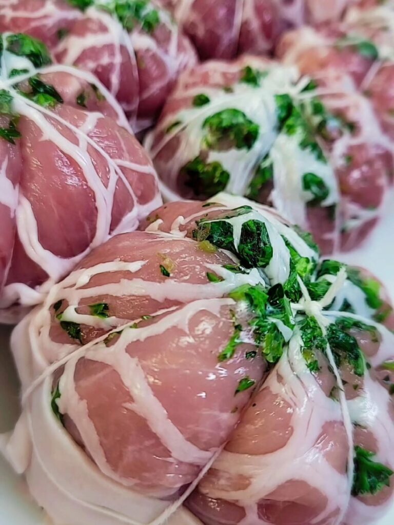 Paupiettes de porc aux herbes préparées maison